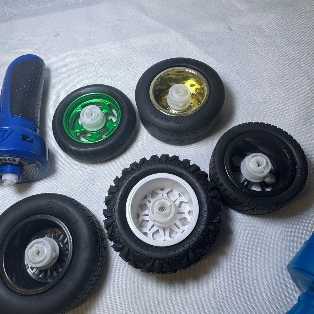 Jakks Pacific Fly Wheels Launcher Lot w/ 5 Performance Stunt Tires and Rip Cord